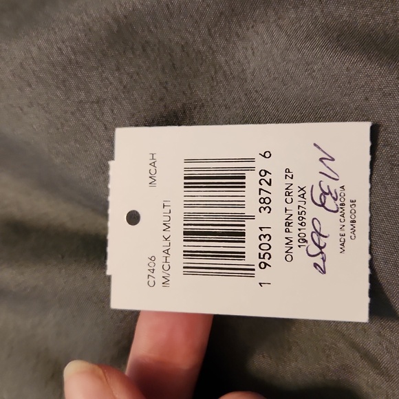 Coach RARE corner zip wristlet in ivory chalk with ornament print NWT 4x6. EN - Picture 12 of 12